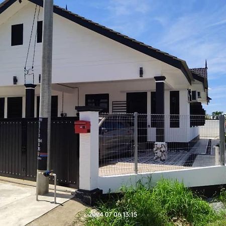 Hadeera Minimalis Family Homestay Куала-Тренгану Экстерьер фото